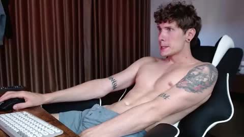 Snapshot of hercules__ chatting on 03-22-26, 02:04 Gregblonde Alextattoo online show from 03-22-26, 02:04