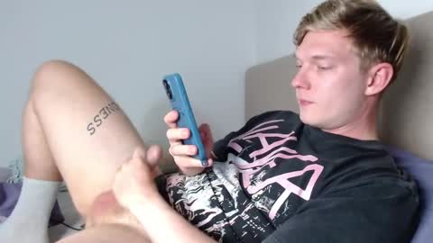 Snapshot of hercules__ chatting on 04-01-26, 01:01 Gregblonde Alextattoo online show from 04-01-26, 01:01