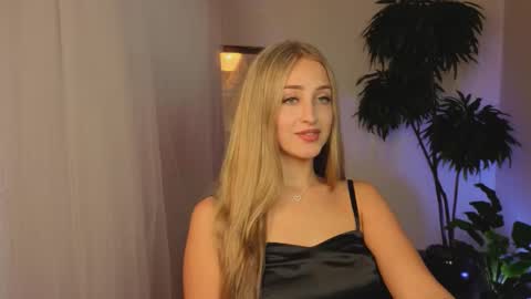 Elise online show from 09-18-25, 02:13