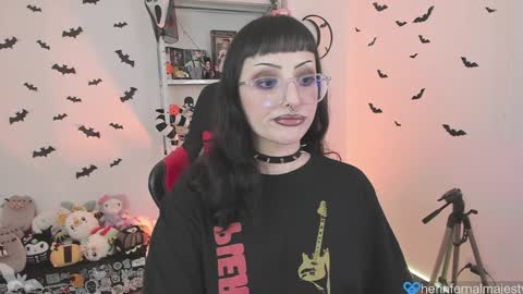 Snapshot of herinfernalmajesty chatting on 12-11-24, 12:33  Marie  online show from 12-11-24, 12:33