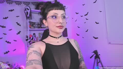 Snapshot of herinfernalmajesty chatting on 01-10-25, 03:18  Marie  online show from 01-10-25, 03:18