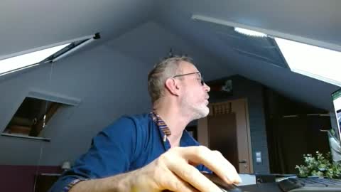 Snapshot of hering76 chatting on 01-07-25, 08:56 hering76 online show from 01-07-25, 08:56