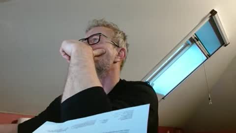 Snapshot of hering76 chatting on 12-17-25, 07:47 hering76 online show from 12-17-25, 07:47