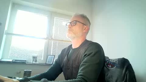 hering76 online show from 05-15-26, 08:21