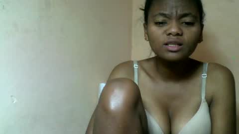 Snapshot of herisse01 chatting on 06-14-26, 05:15 herisse01 online show from 06-14-26, 05:15