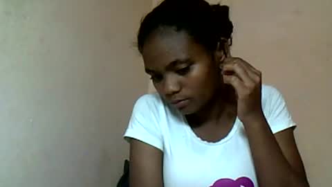 Snapshot of herisse01 chatting on 06-19-26, 07:17 herisse01 online show from 06-19-26, 07:17