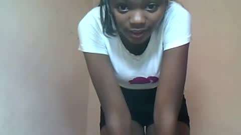 Snapshot of herisse01 chatting on 06-21-26, 10:12 herisse01 online show from 06-21-26, 10:12
