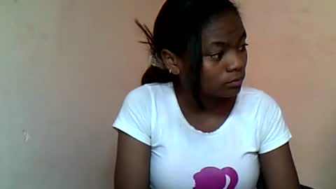 Snapshot of herisse01 chatting on 06-23-26, 05:49 herisse01 online show from 06-23-26, 05:49