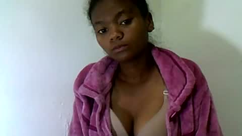 Snapshot of herisse01 chatting on 07-18-26, 07:23 herisse01 online show from 07-18-26, 07:23