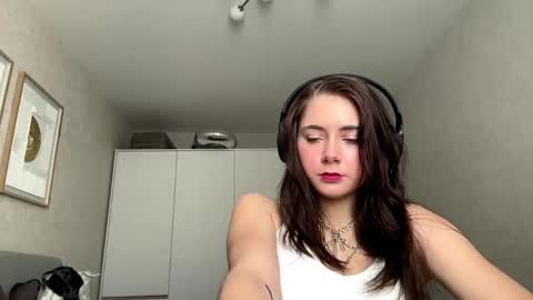 Juliana online show from 04-17-26, 01:25