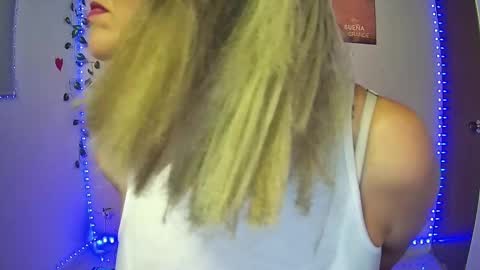 Hestesiaxx online show from 03-05-25, 01:42