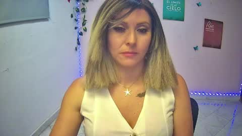 Hestesiaxx online show from 04-10-26, 01:55