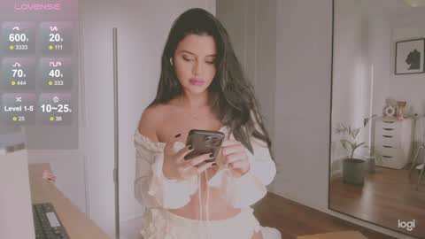 hi my name is Eva. online show from 12-03-24, 04:28