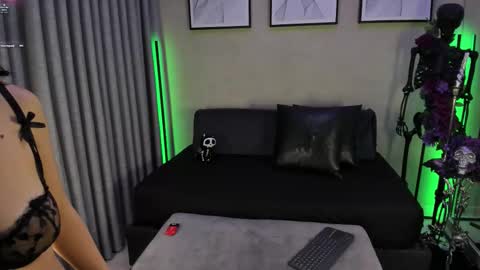 HEXAVELLE  online show from 10-17-25, 08:22