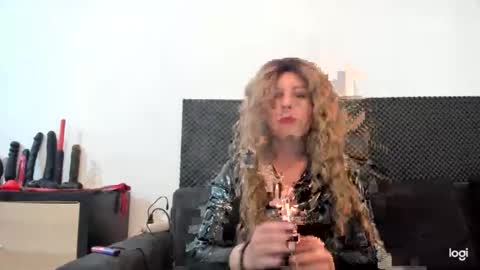 Snapshot of hexemmy chatting on 05-21-26, 01:40 hexemmy online show from 05-21-26, 01:40