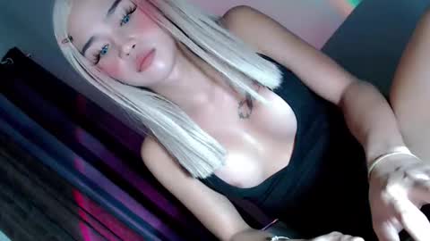 Snapshot of hey_sexy_lady28 chatting on 09-27-25, 01:49 Tamarah online show from 09-27-25, 01:49