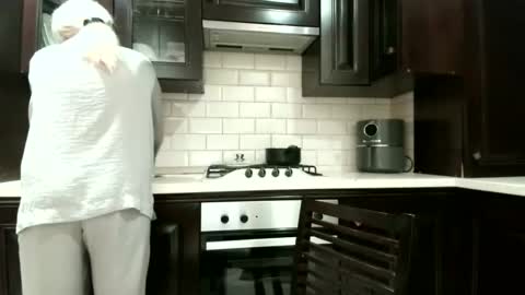 Heyheygrey online show from 10-28-25, 01:09