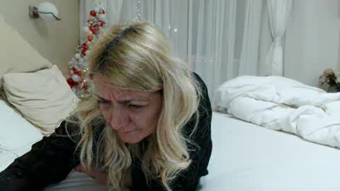 Snapshot of heyheygrey chatting on 12-19-25, 04:14 Heyheygrey online show from 12-19-25, 04:14