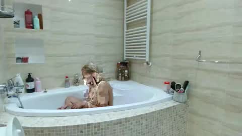 Snapshot of heyheygrey chatting on 02-12-26, 12:16 Heyheygrey online show from 02-12-26, 12:16