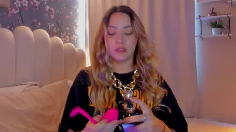 Snapshot of heymartina chatting on 06-24-26, 02:49 Martina Ricci Show schedule Monday to Friday 8am colombia time I work some weekends online show from 06-24-26, 02:49