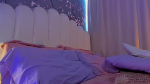 Snapshot of heymartina chatting on 07-25-26, 03:42 Martina Ricci Show schedule Monday to Friday 8am colombia time I work some weekends online show from 07-25-26, 03:42