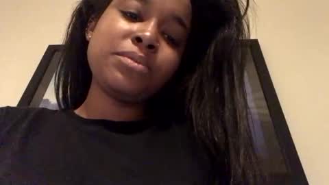 Snapshot of heyyou301990 chatting on 11-15-25, 10:48 heyyou301990 online show from 11-15-25, 10:48