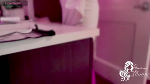 Snapshot of heyyythanks chatting on 11-06-25, 01:17 Gwen Elise online show from 11-06-25, 01:17