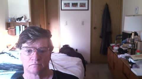 Snapshot of hg99too chatting on 04-09-26, 02:33 hg99too online show from 04-09-26, 02:33