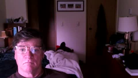 Snapshot of hg99too chatting on 04-11-26, 02:10 hg99too online show from 04-11-26, 02:10