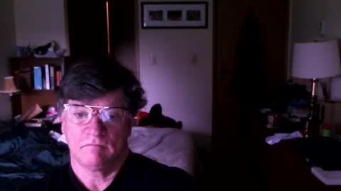 Snapshot of hg99too chatting on 04-12-26, 02:44 hg99too online show from 04-12-26, 02:44