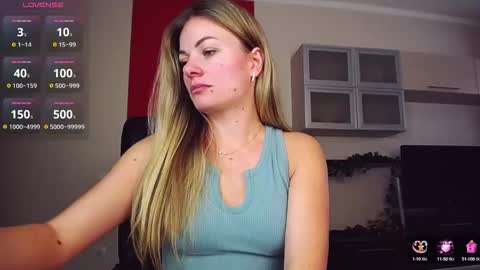 Lina online show from 10-15-25, 11:21