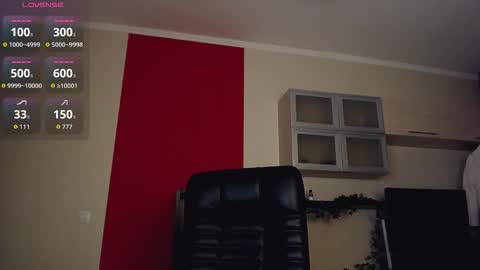 Lina online show from 10-30-25, 04:58