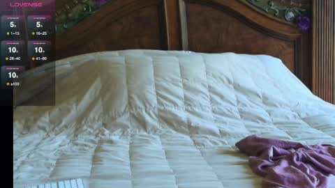 Snapshot of hidden_gold_milf chatting on 05-14-26, 02:46 hidden_gold_milf online show from 05-14-26, 02:46