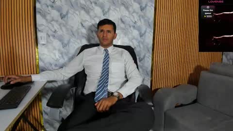 Snapshot of hiddenoffice chatting on 09-11-25, 02:44 George online show from 09-11-25, 02:44