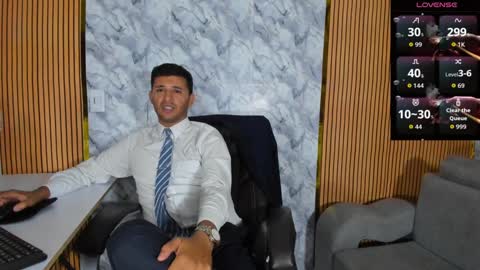 Snapshot of hiddenoffice chatting on 09-13-25, 12:43 George online show from 09-13-25, 12:43