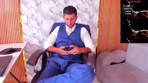 Snapshot of hiddenoffice chatting on 09-16-25, 12:17 George online show from 09-16-25, 12:17