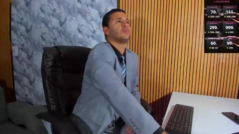 Snapshot of hiddenoffice chatting on 09-25-25, 11:30 George online show from 09-25-25, 11:30