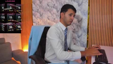 Snapshot of hiddenoffice chatting on 10-08-25, 11:30 George online show from 10-08-25, 11:30