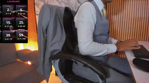 Snapshot of hiddenoffice chatting on 10-15-25, 02:22 George online show from 10-15-25, 02:22