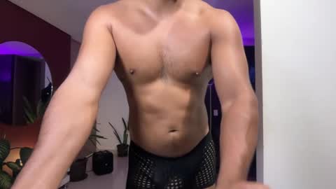 Snapshot of highlatin_guys chatting on 05-06-26, 11:54 Terry and E online show from 05-06-26, 11:54