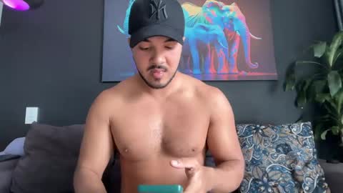 Snapshot of highlatin_guys chatting on 05-12-26, 04:04 Terry and E online show from 05-12-26, 04:04