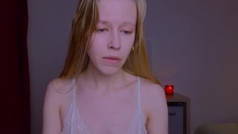 Snapshot of hihi_im_chloe chatting on 11-17-25, 12:16 Chloe online show from 11-17-25, 12:16