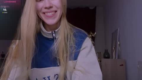 Chloe online show from 12-22-25, 03:03