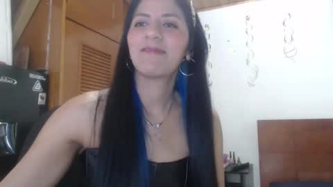 hilaril18 online show from 12-20-24, 11:47