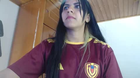 hilaril18 online show from 10-05-25, 04:27