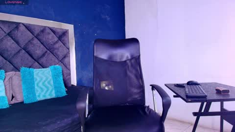 Snapshot of hilary_banks1 chatting on 04-10-26, 06:29 hilary banks online show from 04-10-26, 06:29