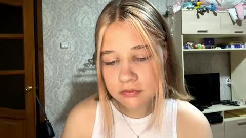 Snapshot of hildeconery chatting on 05-06-26, 02:44 Julia online show from 05-06-26, 02:44