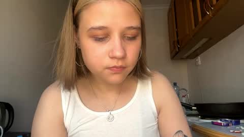 Snapshot of hildeconery chatting on 05-26-26, 12:23 Julia online show from 05-26-26, 12:23
