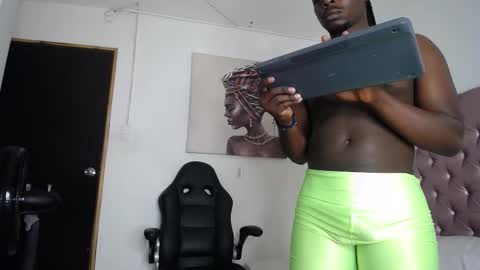 Snapshot of hiperhard_ chatting on 09-13-25, 11:37 Hiper Haper online show from 09-13-25, 11:37