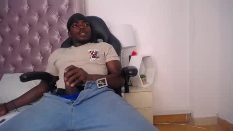 Snapshot of hiperhard_ chatting on 10-19-25, 12:11 Hiper Haper online show from 10-19-25, 12:11